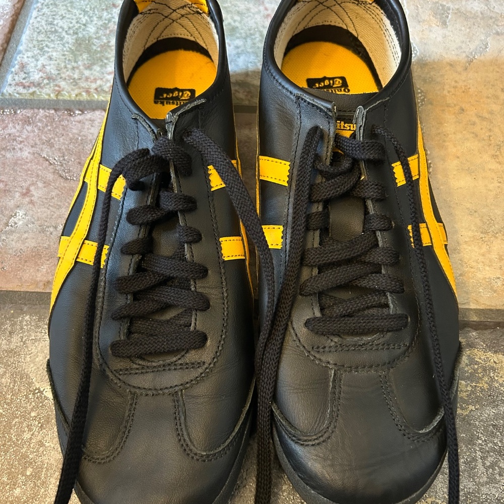 Onitsuka Tiger Shoes, Men's Size 12 - Black with yellow stripes - Picture 5 of 6